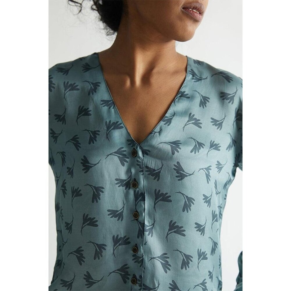 REISTOR shirt top blouse blue MEDIUM NEW 100% bemberg sustainable leaf print